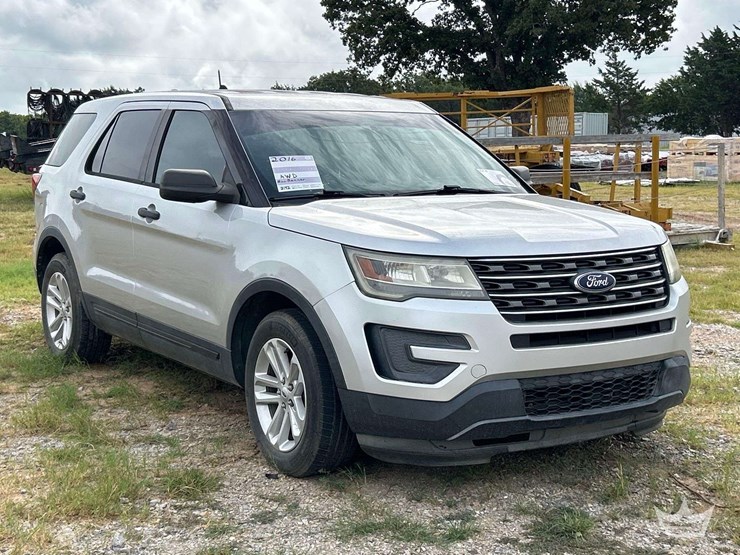 2016-ford-explorer-image-4