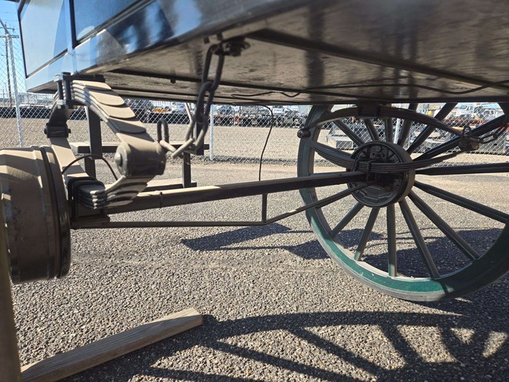 green-horse-drawn-carriage-image-26