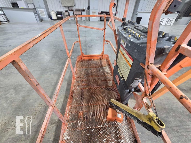 2016-jlg-800aj-image-10