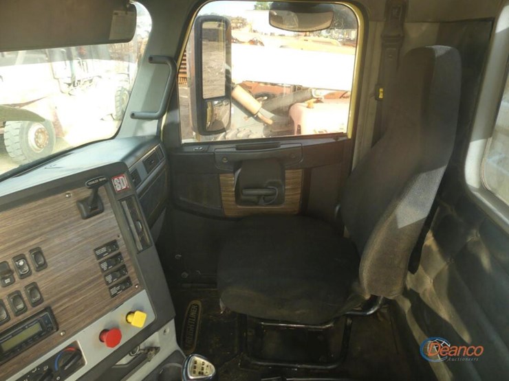 2016-freightliner-122sd-image-16