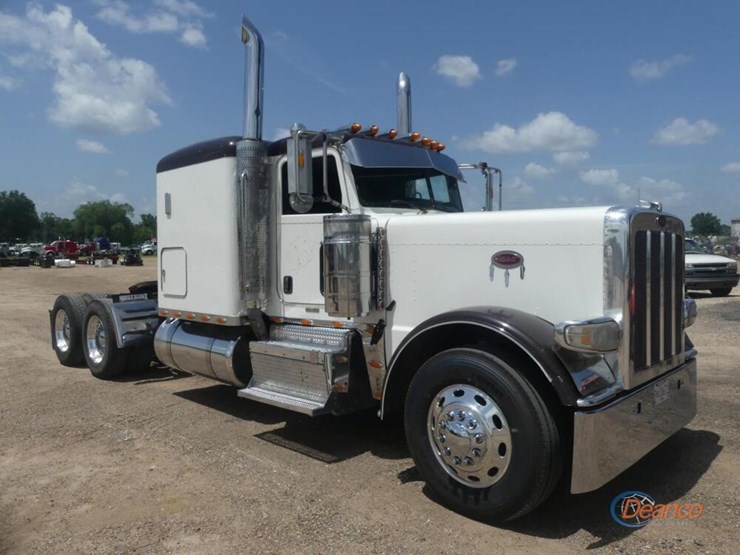 2012-peterbilt-389-image-1