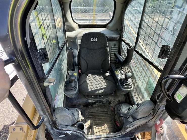 2015-caterpillar-246d-image-13