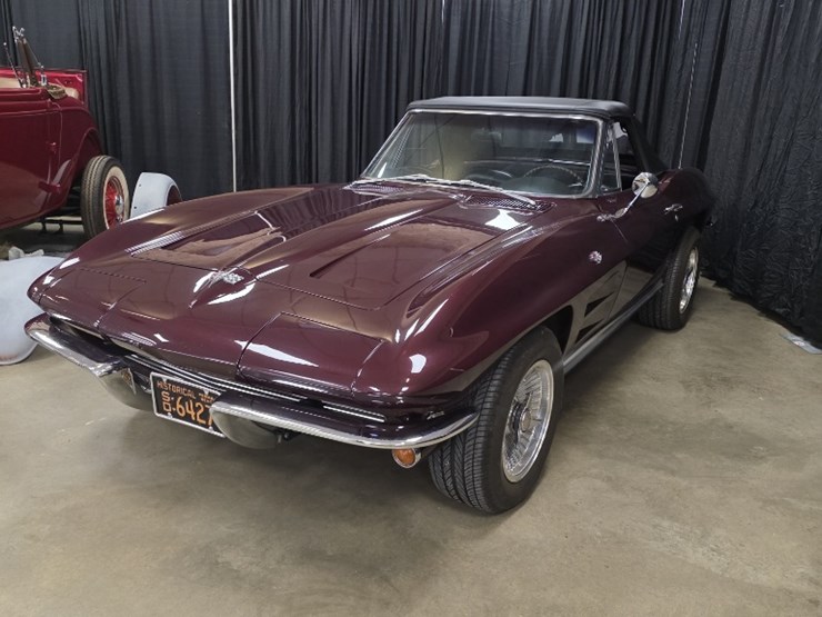 1964-chevrolet-corvette-stingray-roadster-image-2