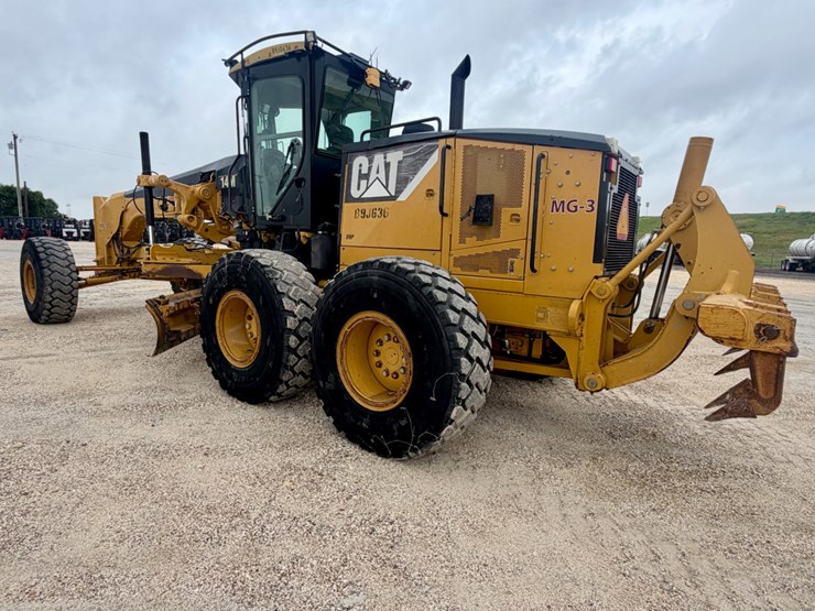 2012-caterpillar-14m-image-7