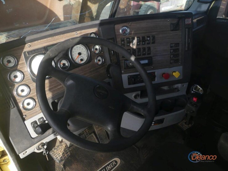 2016-freightliner-122sd-image-15