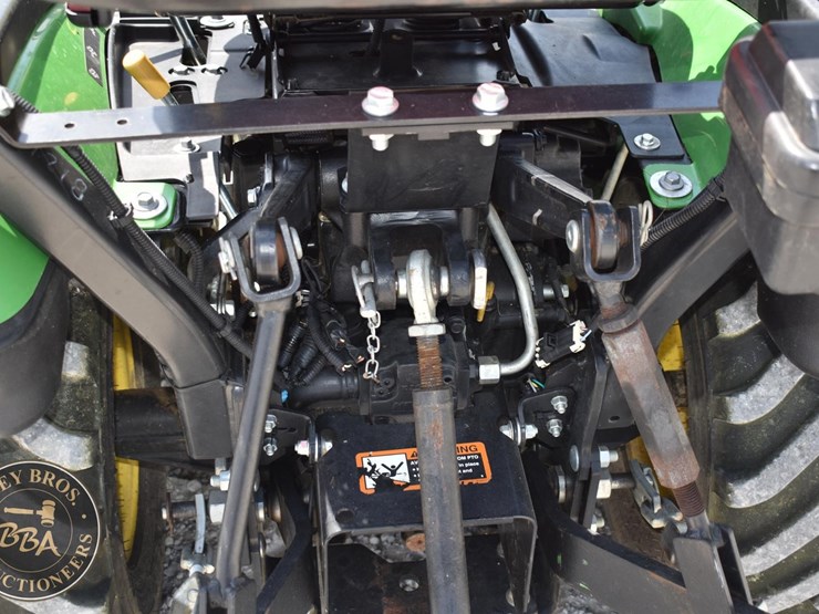 2017-john-deere-1025r-image-24