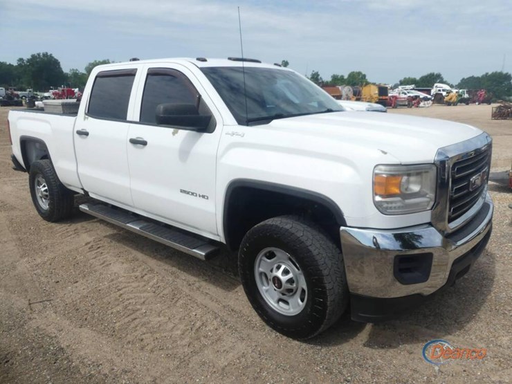 2016-gmc-sierra-2500hd-image-1