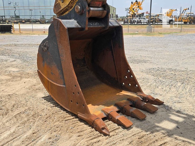 2017-caterpillar-323fl-image-10