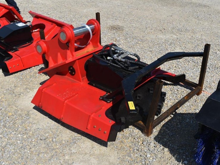 caterpillar-320-image-2