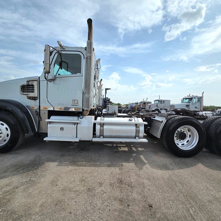 2013 FREIGHTLINER 122SD