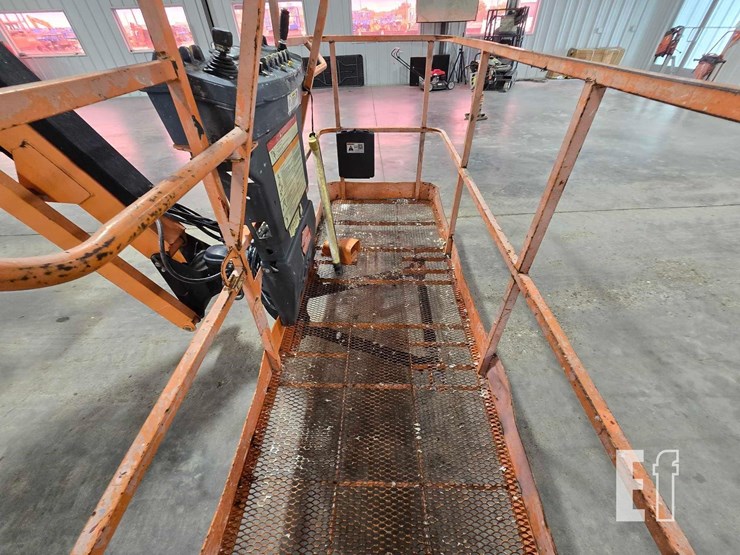 2016-jlg-800aj-image-9
