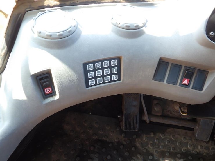 2004-volvo-l220e-image-22