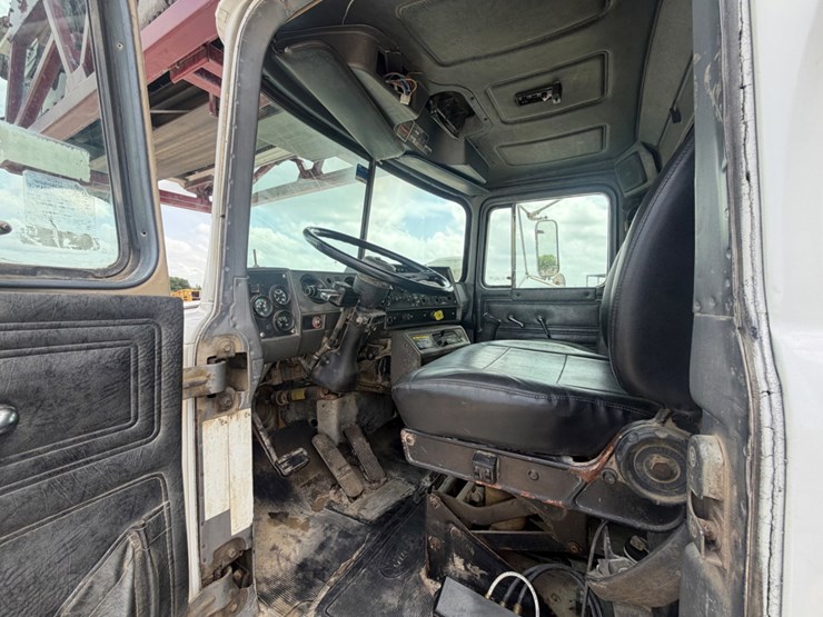 1999-mack-rd688s-image-10