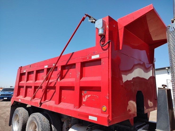 1996-peterbilt-377-image-24