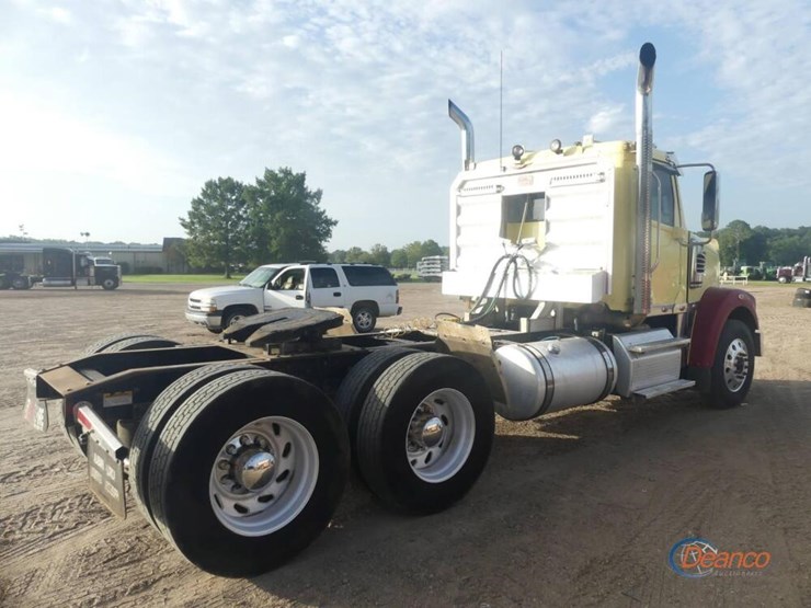 2016-freightliner-122sd-image-2
