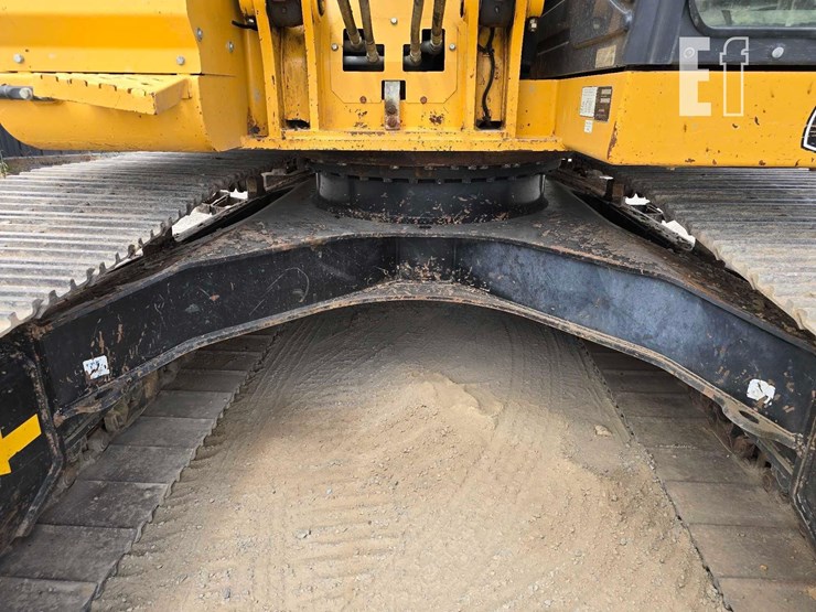 2018-deere-245g-lc-image-26