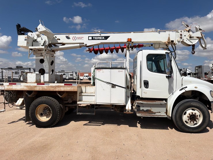 2016-freightliner-m2-106-image-5