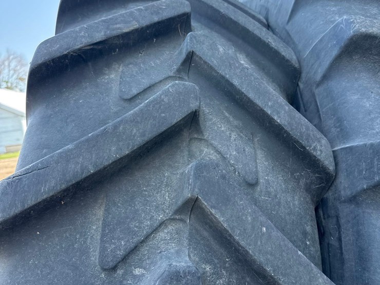 2013-john-deere-8235r-image-93