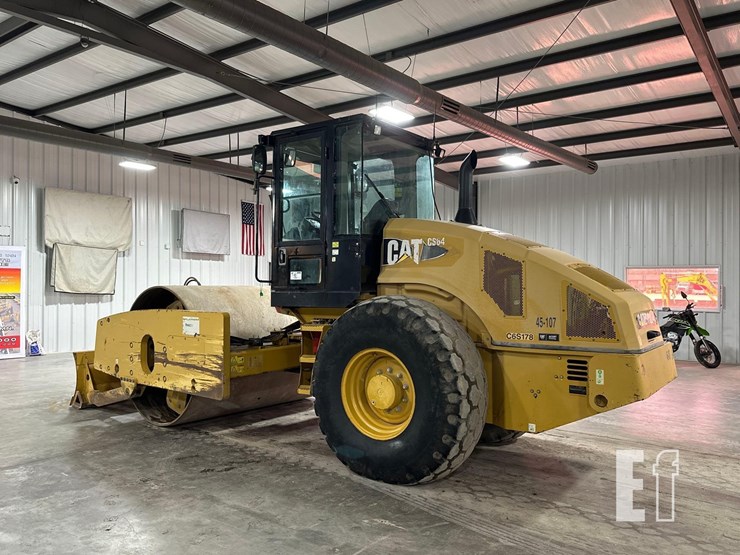 2012-caterpillar-cs64-image-4