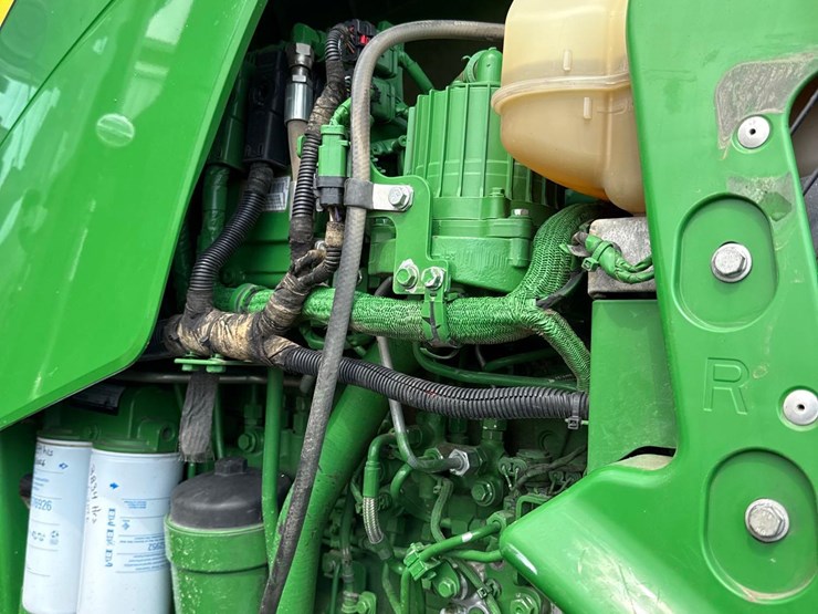 2014-john-deere-8320r-image-111