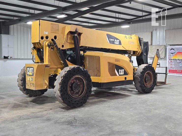 2013-caterpillar-tl1055c-image-3