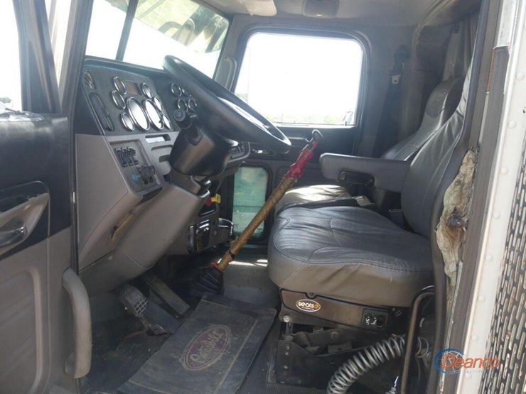 2012-peterbilt-389-image-13