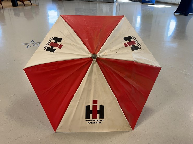 international-harvester-tractor-umbrella-image-3