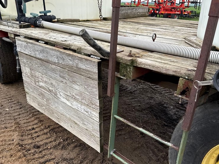 9ft-x-20-1/2ft-wooden-flatbed-w/-poly-tanks-&-pump-image-26