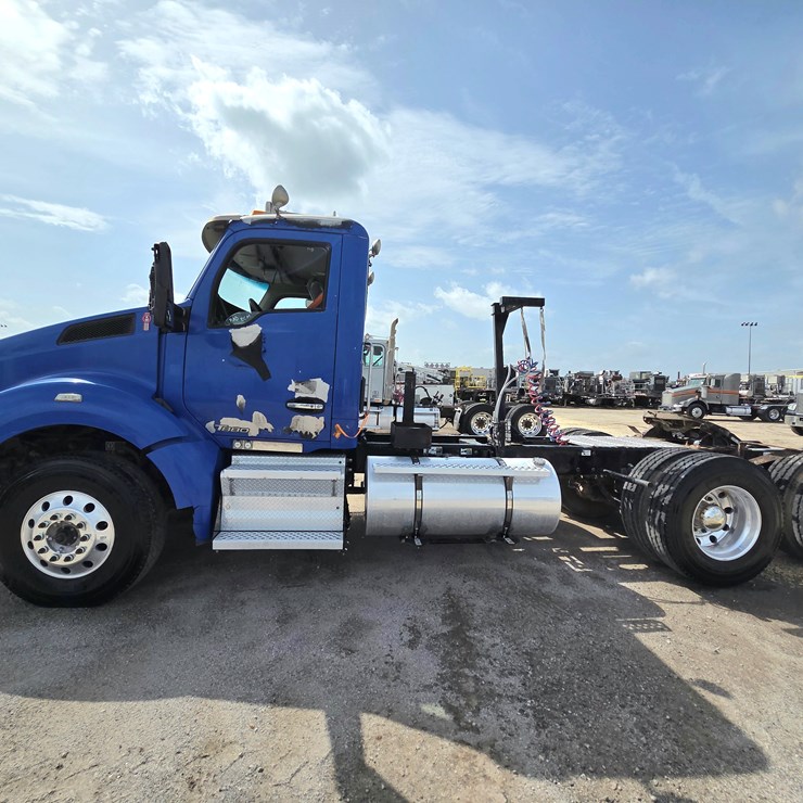 2015 KENWORTH T880
