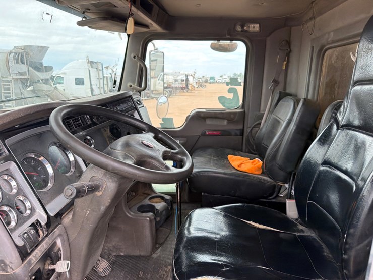 2009-kenworth-t800-image-12
