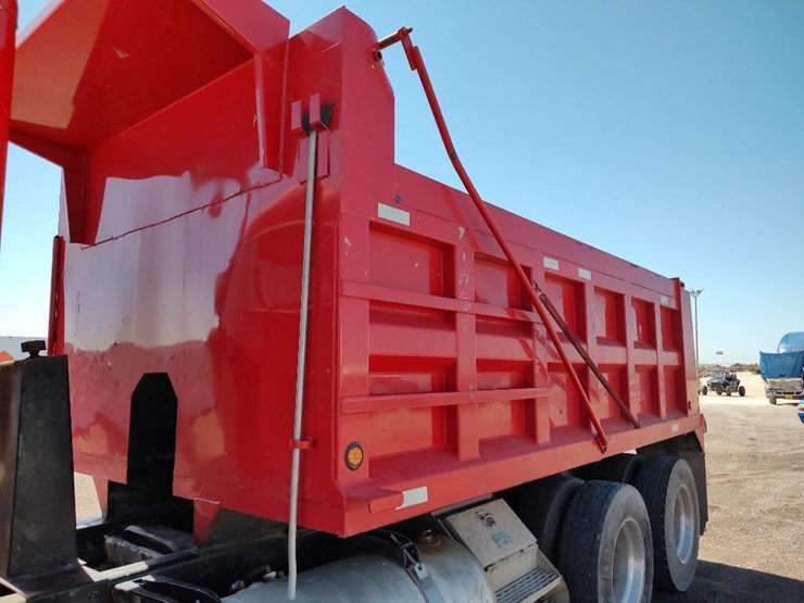1996-peterbilt-377-image-15