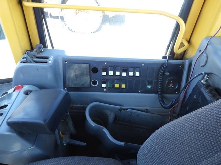 2004-volvo-l220e-image-23