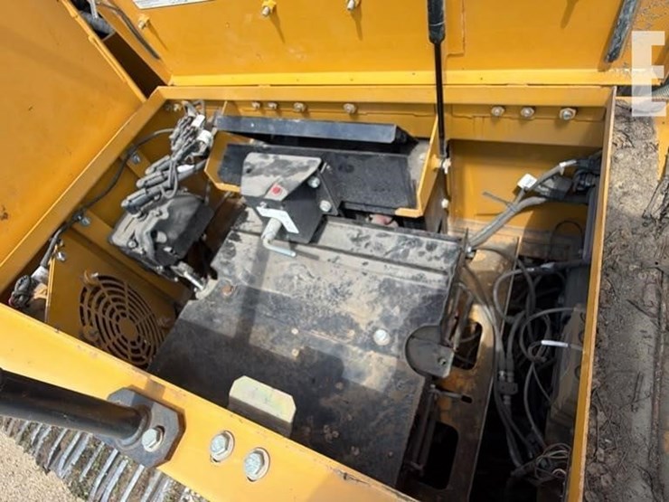 2015-deere-470g-lc-image-32