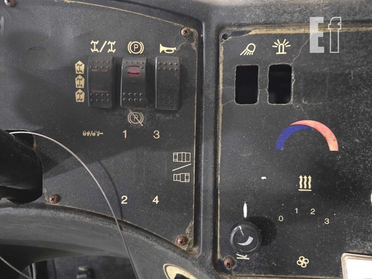 2013-caterpillar-tl1055c-image-17