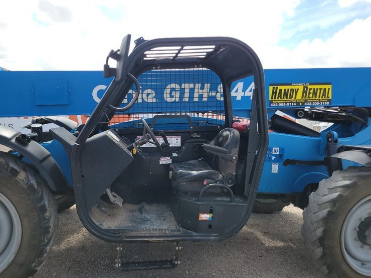 2017-genie-gth844-image-16