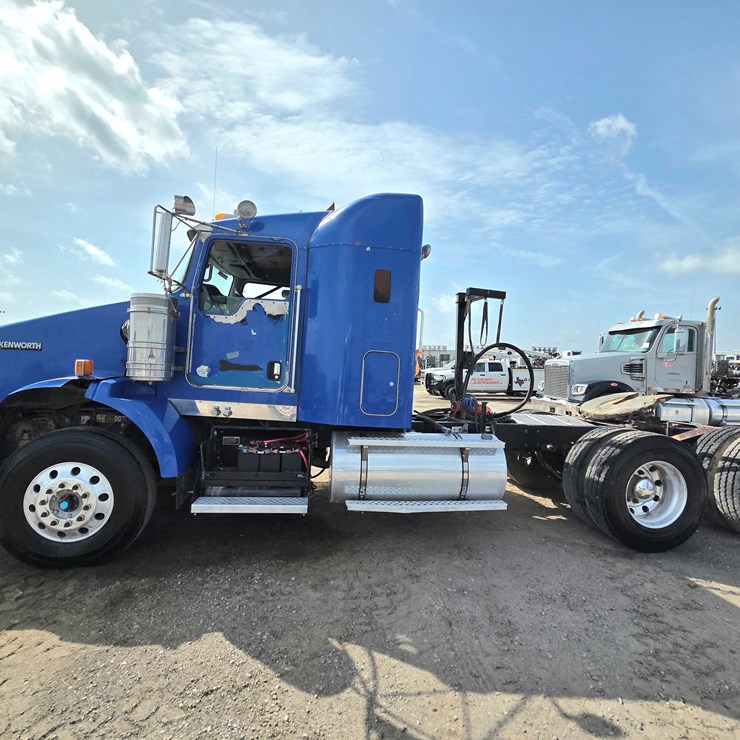 2013 KENWORTH T800