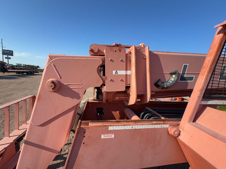 lull-international-644b-42-telehandler-image-13
