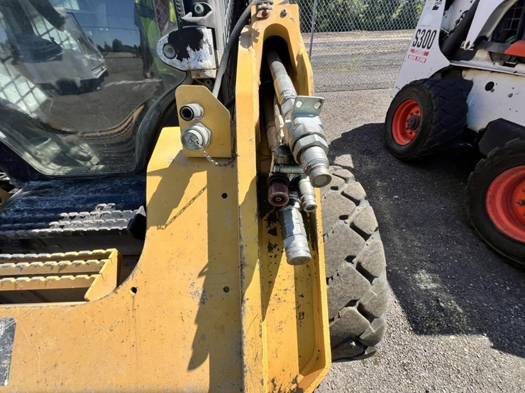 2015-caterpillar-246d-image-10