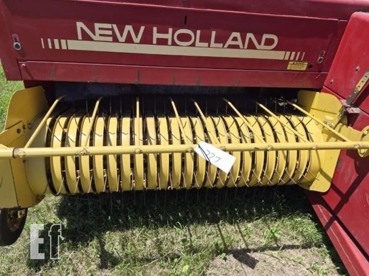 new-holland-570-image-7