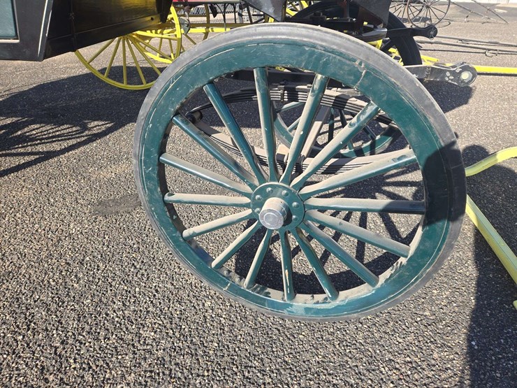green-horse-drawn-carriage-image-13