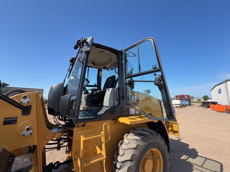 caterpillar-910-image-38
