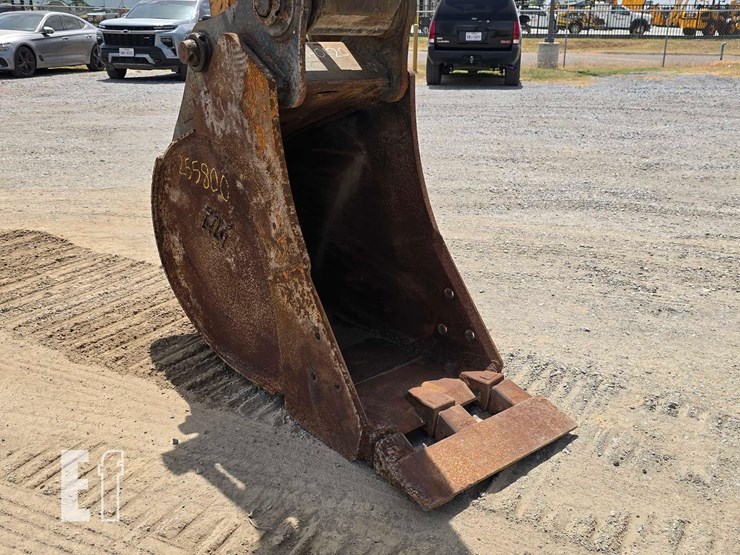 2018-deere-245g-lc-image-10