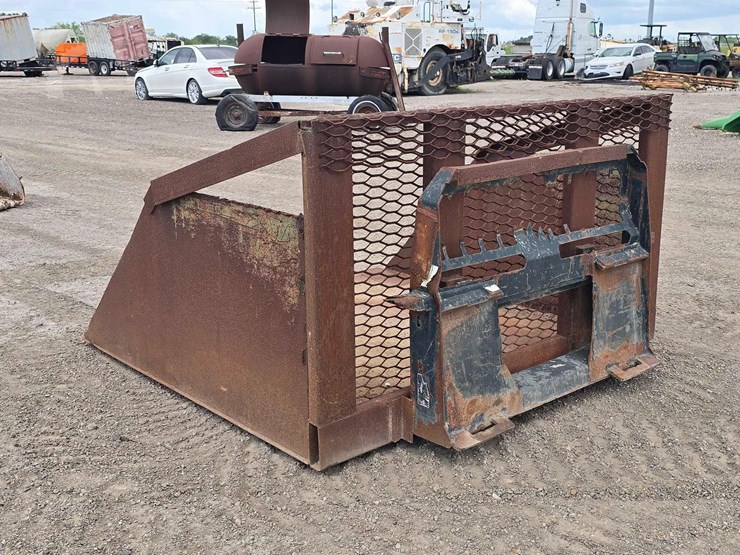 2015-deere-318e-image-4