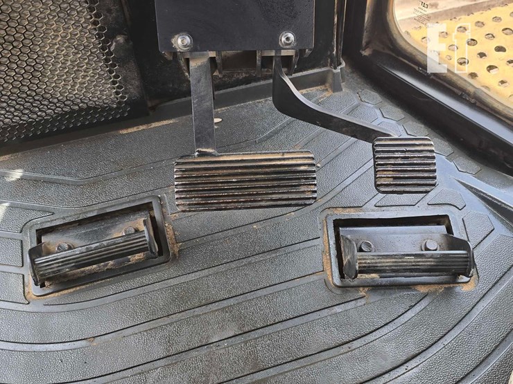 2018-caterpillar-d6t-lgp-image-16