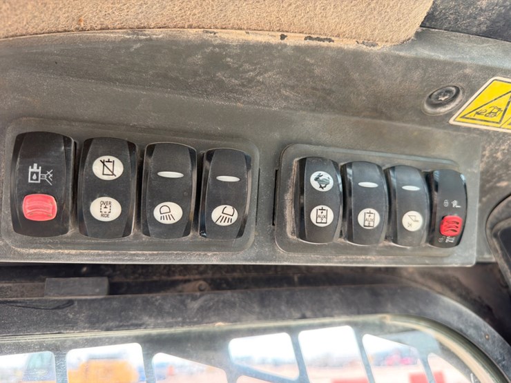 2012-caterpillar-262c-image-11