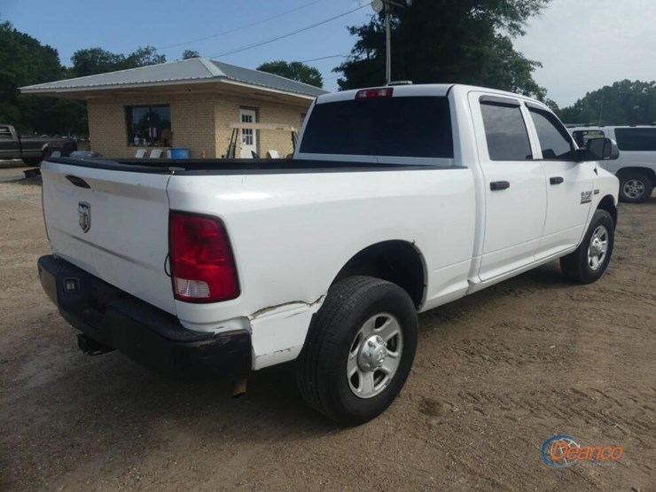 2015-dodge-ram-3500hd-image-3