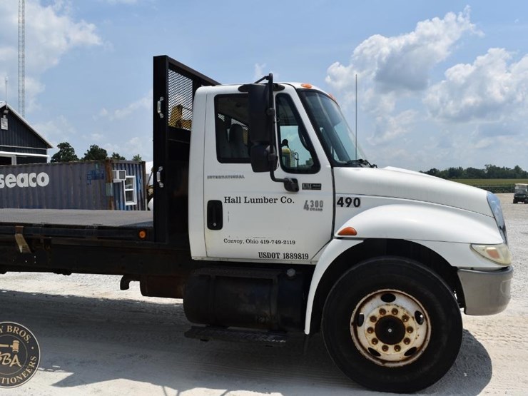 2005-international-durastar-4300-image-8