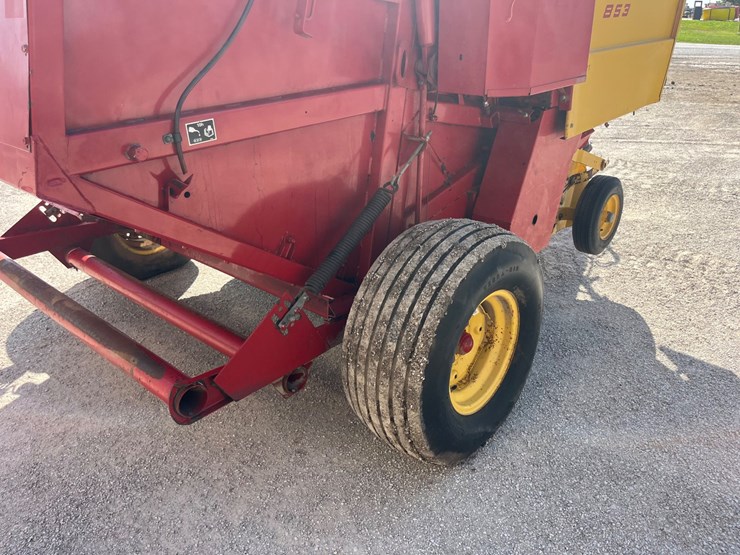 new-holland-853-image-15