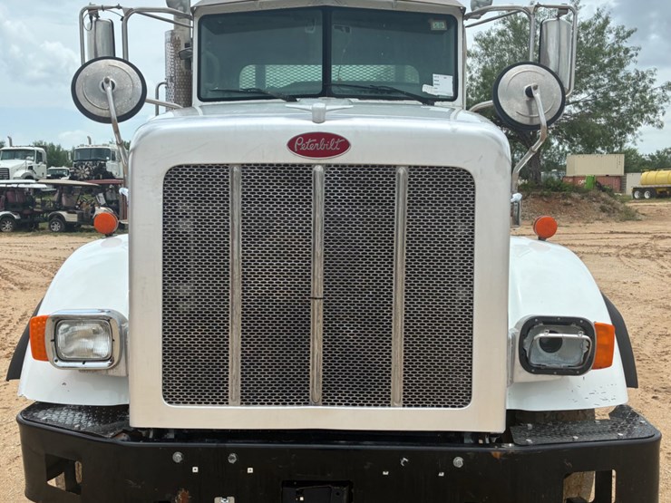 2016-peterbilt-367-image-2