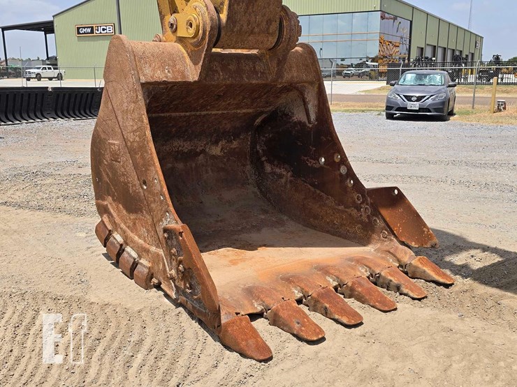 2017-caterpillar-349fl-image-10